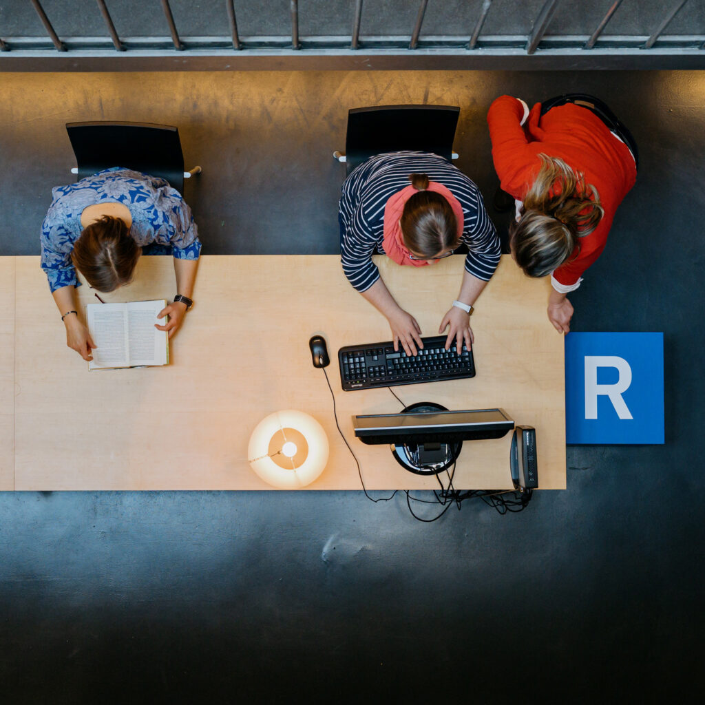 Blick in die Romanbibliothek zum Buchstaben "R"